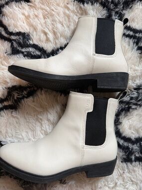 UGG Women's Cream Boots
